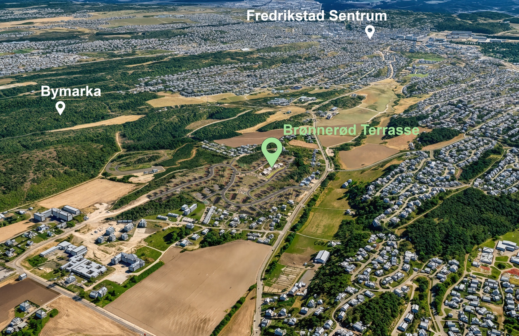 Oversiktsbilde – Brønnerød Terrasse sett ovenfra, med Fredrikstad sentrum og Bymarka